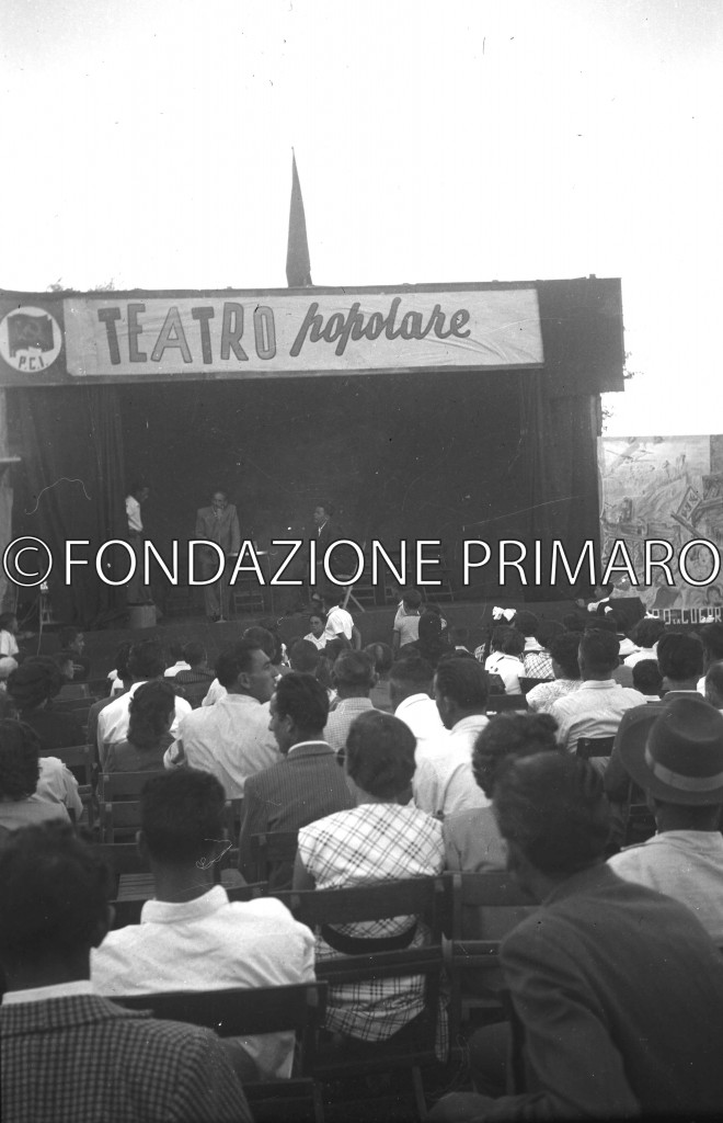 Anni '50, dibattito alla Festa de L'Unità (primo a destra sul palco, Bruno Natali)