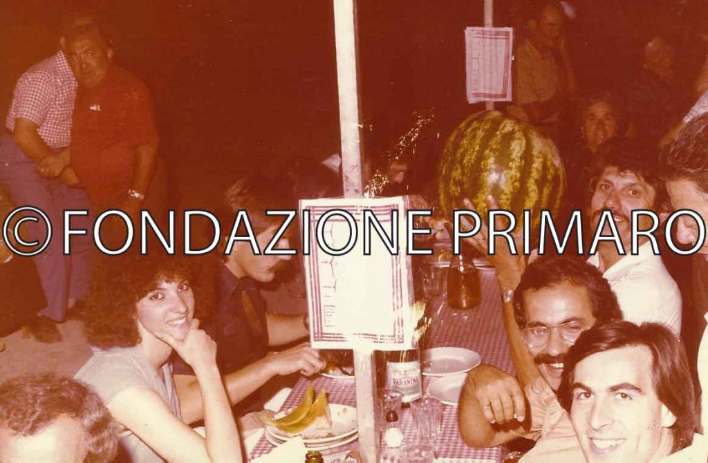 Festa 1979, al centro con il cocomero Zanotti Luigi (Gheo) con vicino Mauro Carlini in arte (Mauro Ferrara)